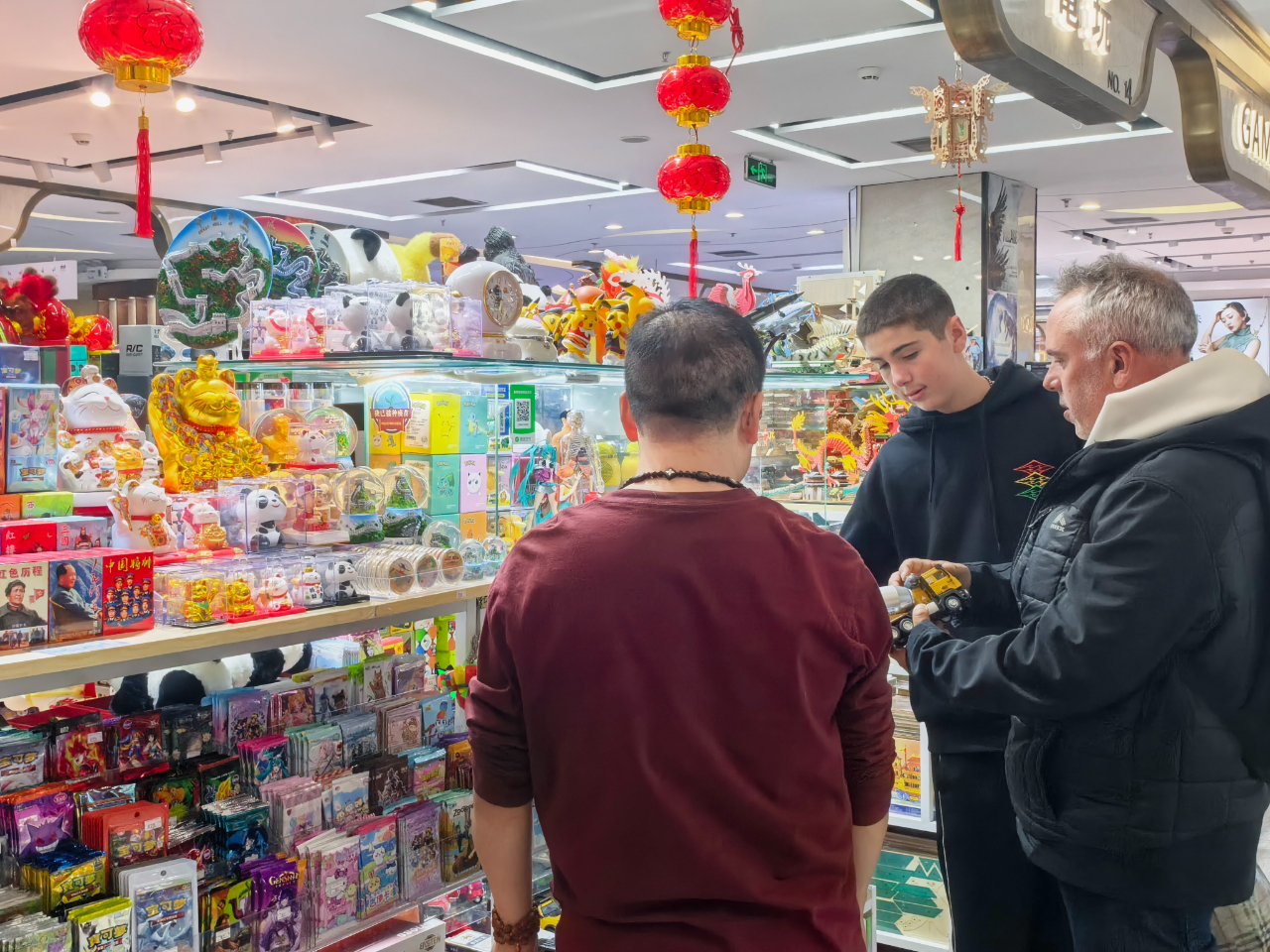 新春走基层|一颗珍珠连中外 北京红桥市场新春复工启新程(图2) 新春走基层|一颗珍珠连中外 北京红桥市场新春复工启新程(图2)