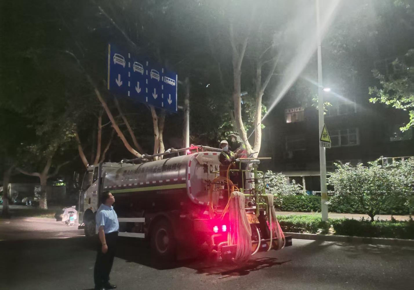 淄博张店区：“夜行园林人”在市民午夜正酣时悄然出动(图2)